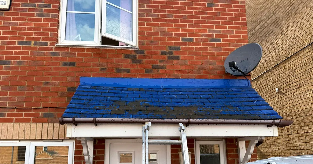 The porch roof during the work